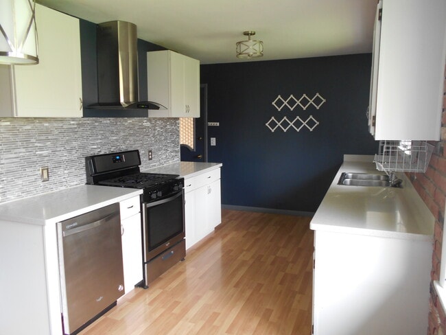 Foto del edificio - 3112 Colonial Ave