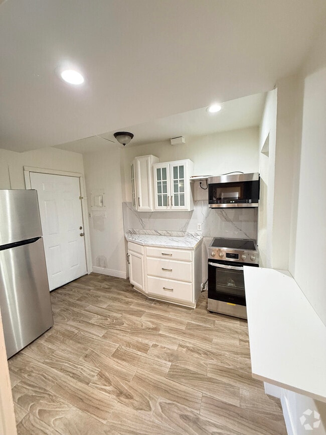 Building Photo - 425 N 26th St