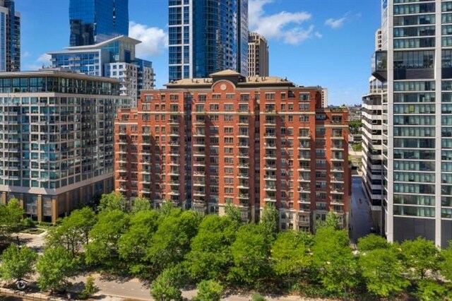 Building Photo - 1250 S Indiana Ave #102