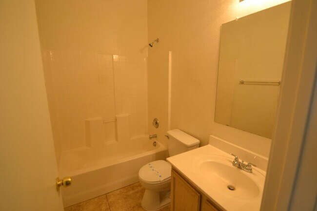 Foto del edificio - 13108 W Redfield Rd