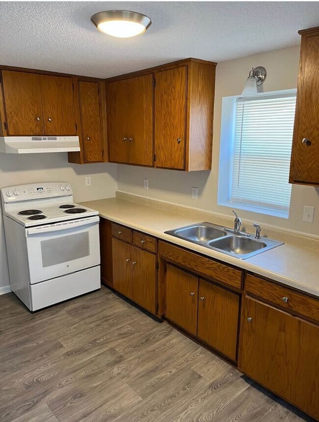 Foto del edificio - 116 E Church St