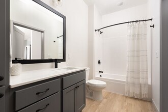Interior Photo - Lynvue