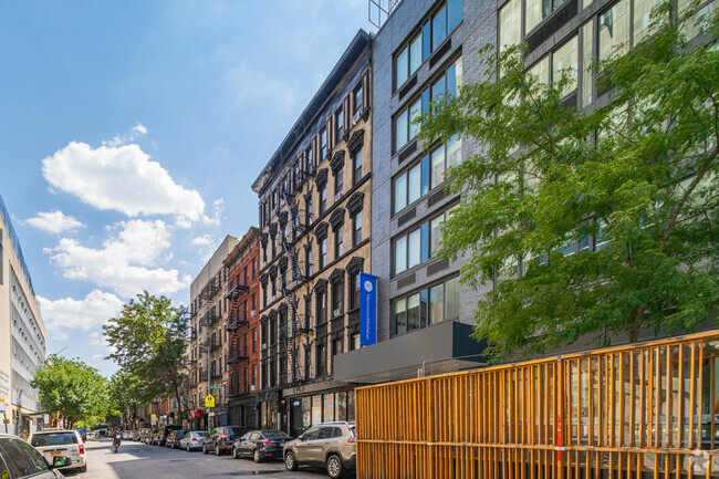 Building Photo - 202 E 6th St