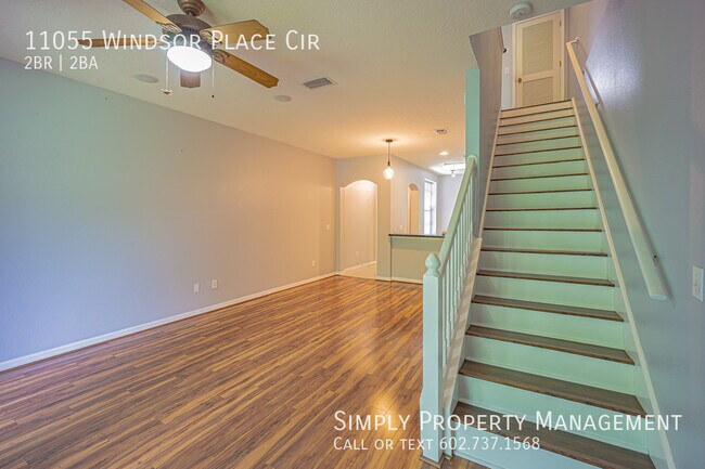 Building Photo - Spacious 2 bedroom 2.5 bathroom Townhouse!