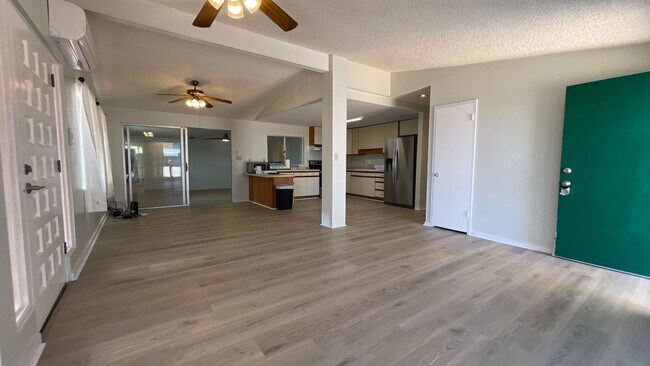Foto del edificio - Single Family Home in Lower Halawa Hts.