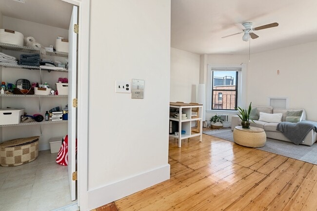 Building Photo - 9 Buswell St