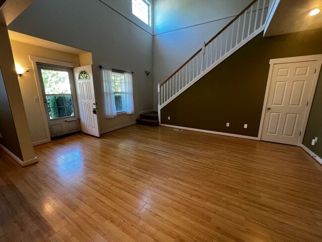 Building Photo - DuPont, 2 bedroom, 2 bath condo with A/C