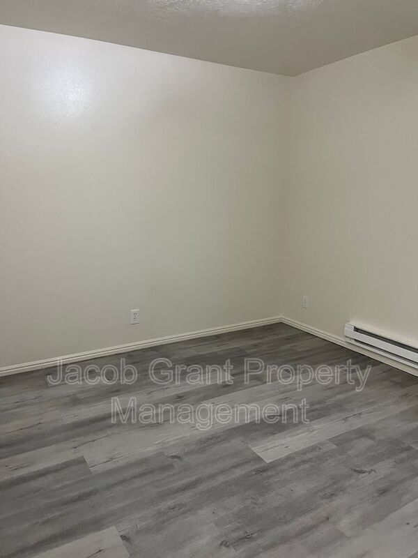 Building Photo - 635 Hoopes Avenue