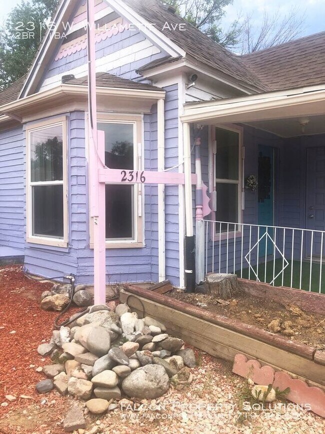 Building Photo - Westside Dollhouse!