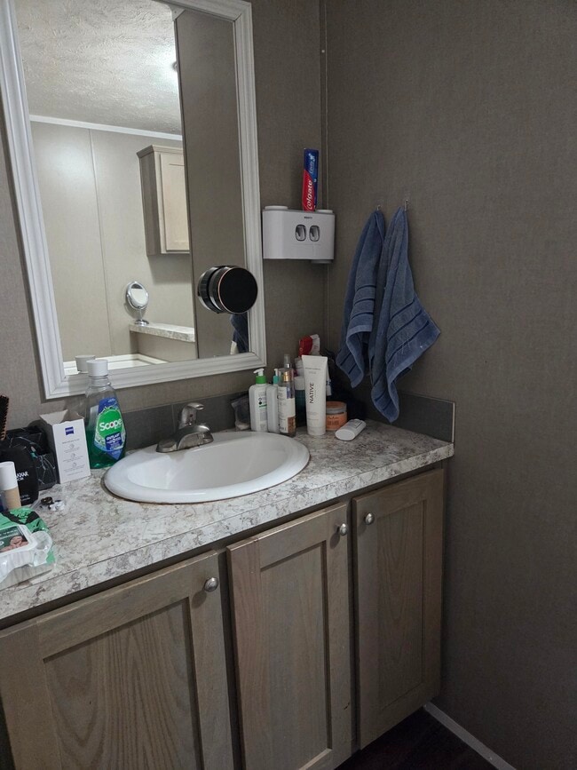 Tocador del dormitorio principal - 335 Hillcrest Ave