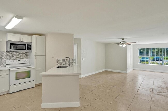 Building Photo - 12650 Vista Isles Dr