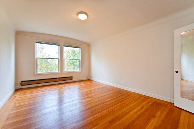 Foto del edificio - 120 Parker Ave