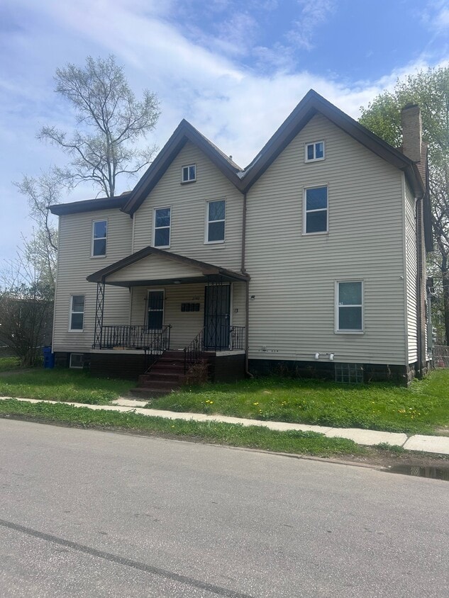 Photo - 2163 E 84th St (Cleveland, OH)