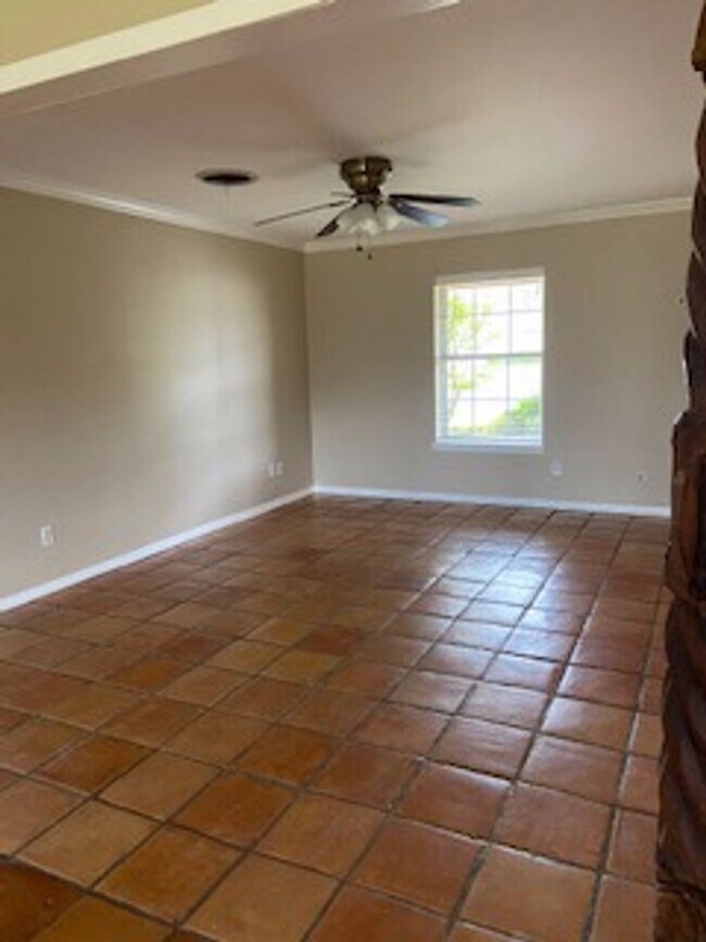 Foto del edificio - 2250 Greenbriar Drive