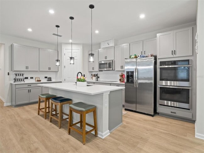 Building Photo - 73 Moana Ct E