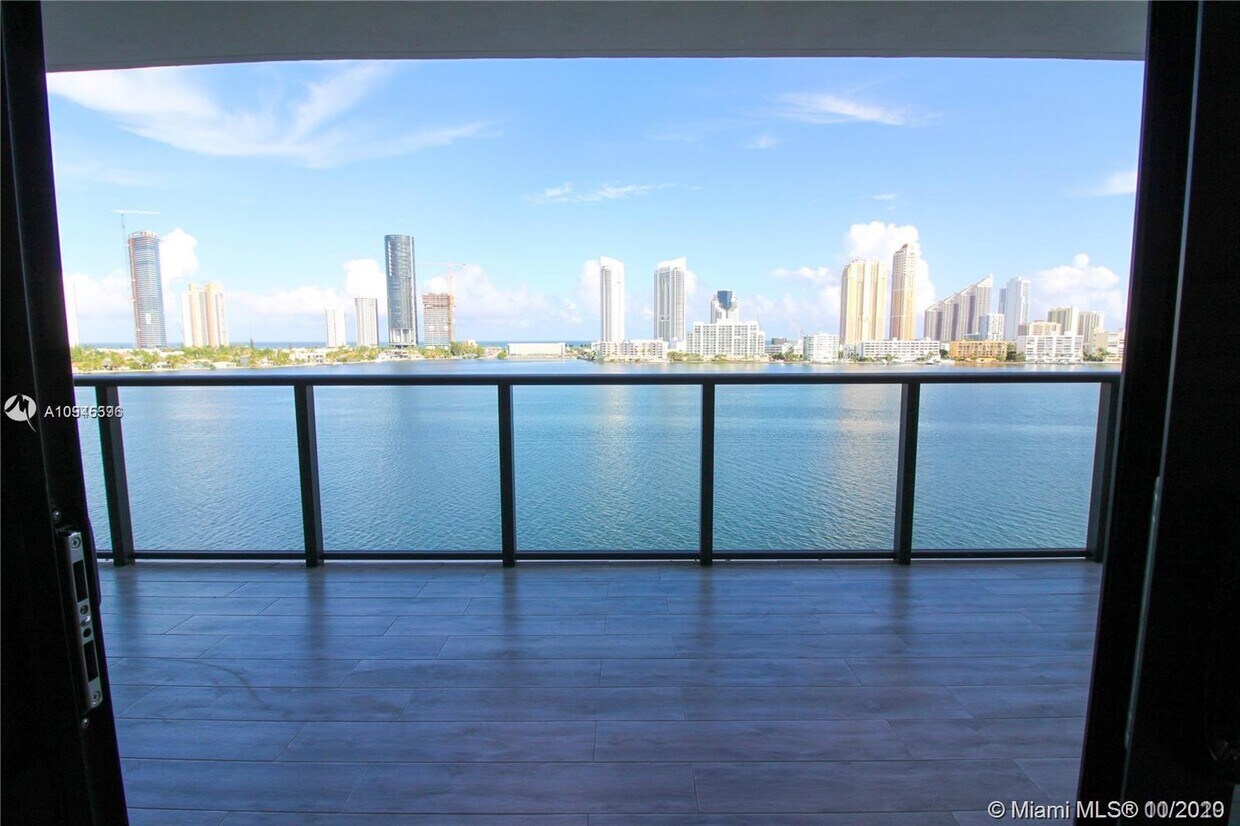 Primary Photo - 5000 Island Estates Dr