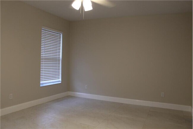 Foto del edificio - 4875 Springfield St