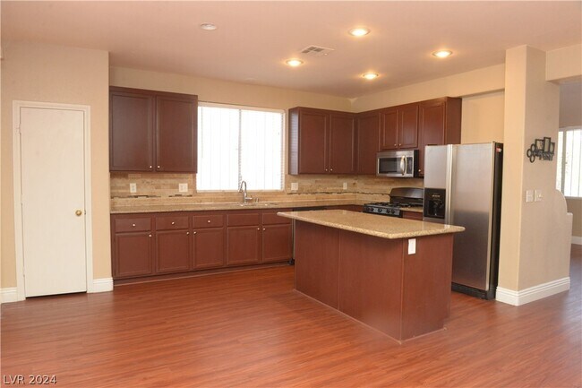 Building Photo - 6527 Tulip Garden Dr