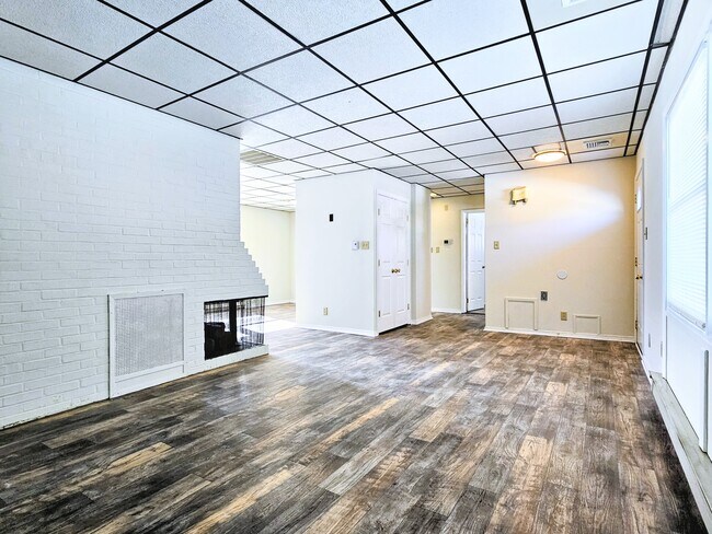 Building Photo - 110 Stanley Ave