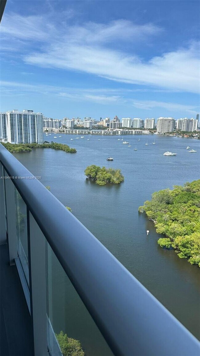 Foto del edificio - 16385 Biscayne Blvd