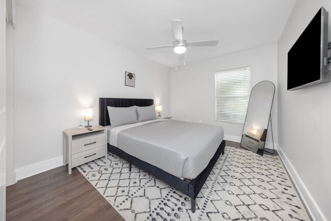 Building Photo - 4403 W Cleveland St