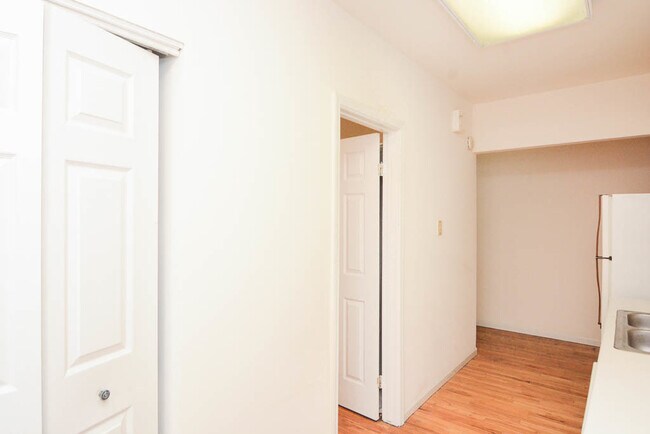 Building Photo - 2823 N Lincoln Ave