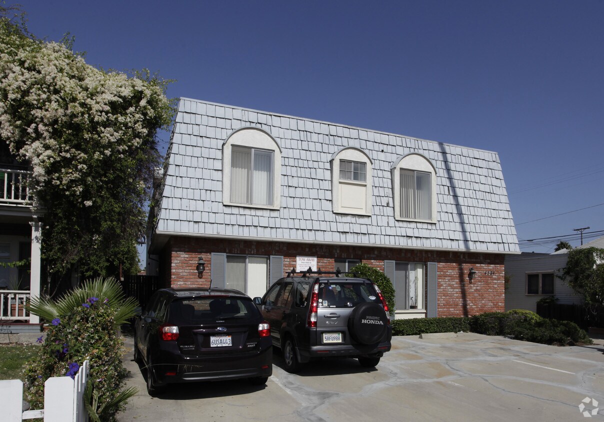 Building Photo - 4584 North Ave