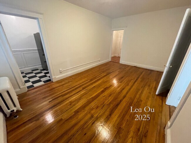 Foto del edificio - Half fee. Available NOW or 8/1 or any date...