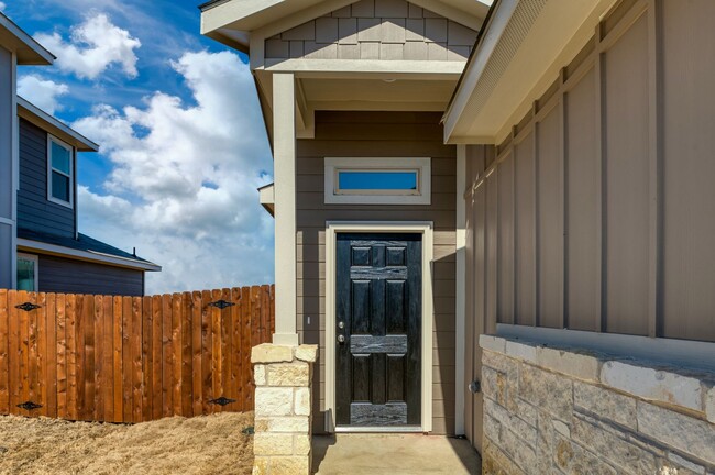Building Photo - AVAILABLE NOW! GORGEOUS 3 BEDROOM DUPLEX LOCATED IN MIDLOTHIAN ISD!