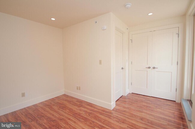 Building Photo - 2229 Frankford Ave