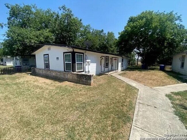 Foto del edificio - 3038 Weir Ave