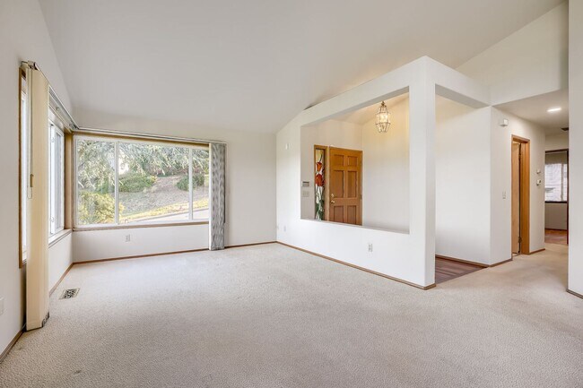 Building Photo - Well-Equipped 3 Bed 2 Bath Renton Home w/ 2-Car Attached Garage!