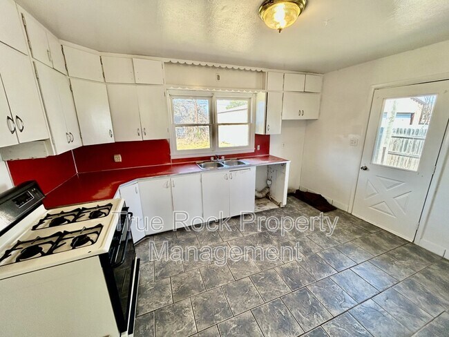 Foto del edificio - 300 E Main St