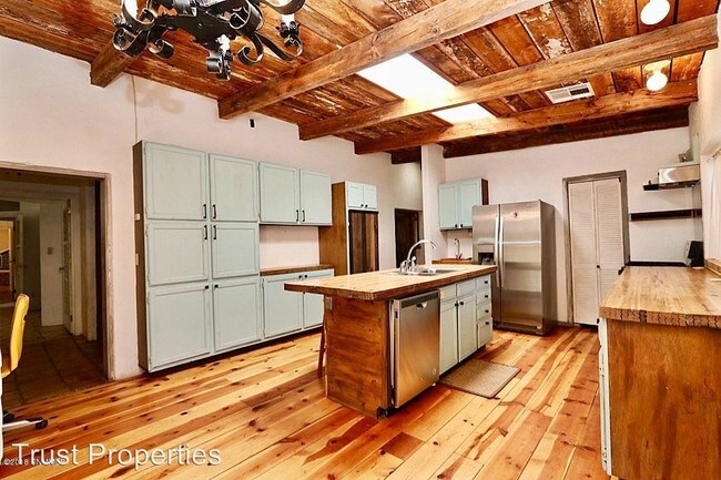 Building Photo - 3 br, 2.5 bath House - 820 Conway Ave