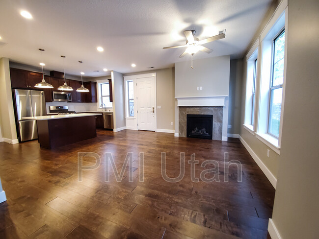 Building Photo - 268 E Sandy Sage Way