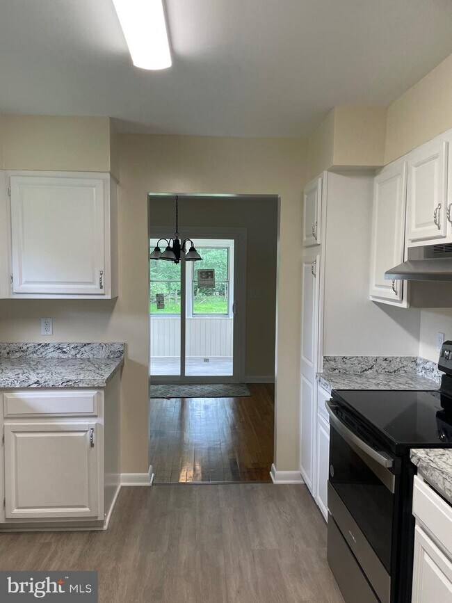 Foto del edificio - 6650 Seneca Farm Rd