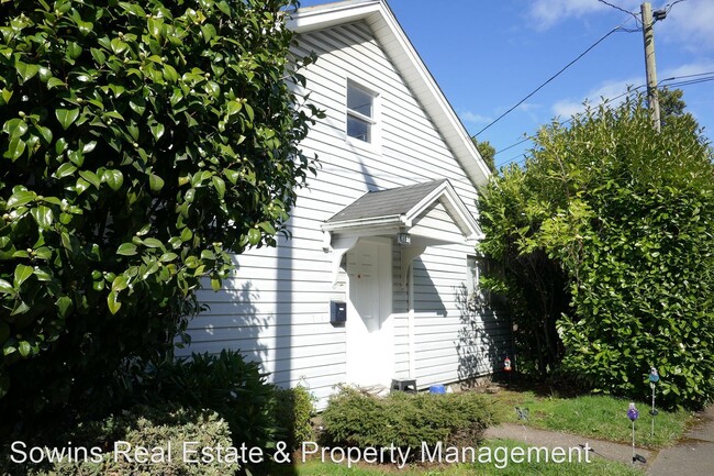 Building Photo - 390-400 W Marine Dr