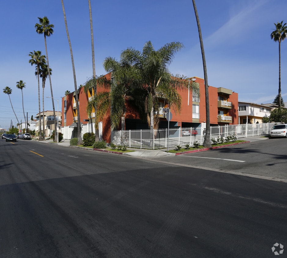 Primary Photo - 935 S Mariposa Ave