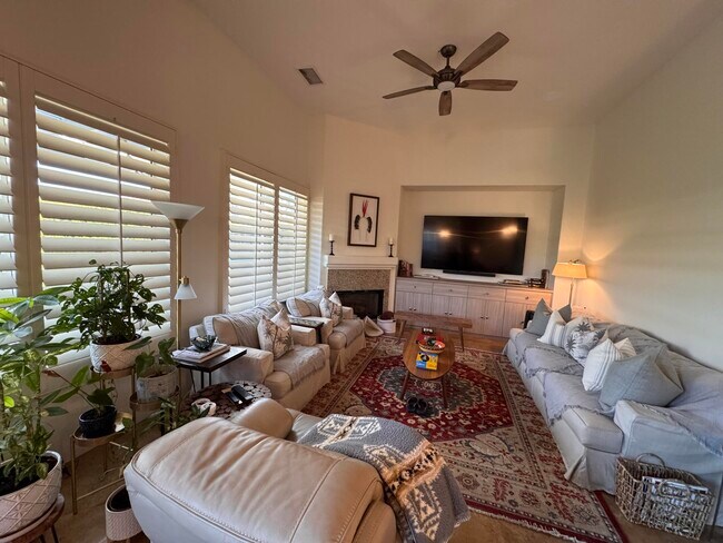 Foto del edificio - 49560 Loren Ct