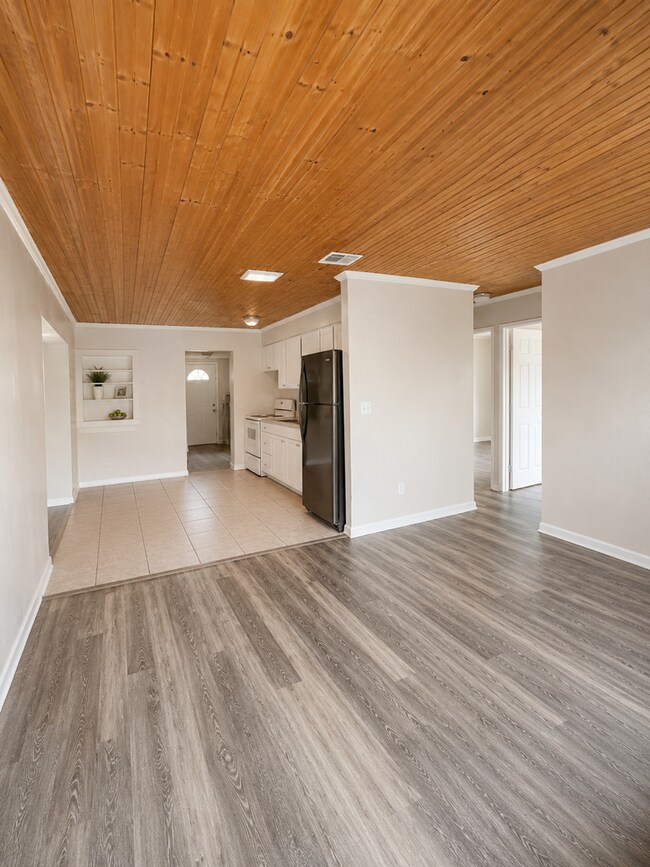 Foto del edificio - Tons of Living Space in this 3BR/1BA Zephyrhills Block Home with Large Fenced Yard!