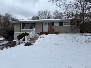 Building Photo - 17 Dover Dr