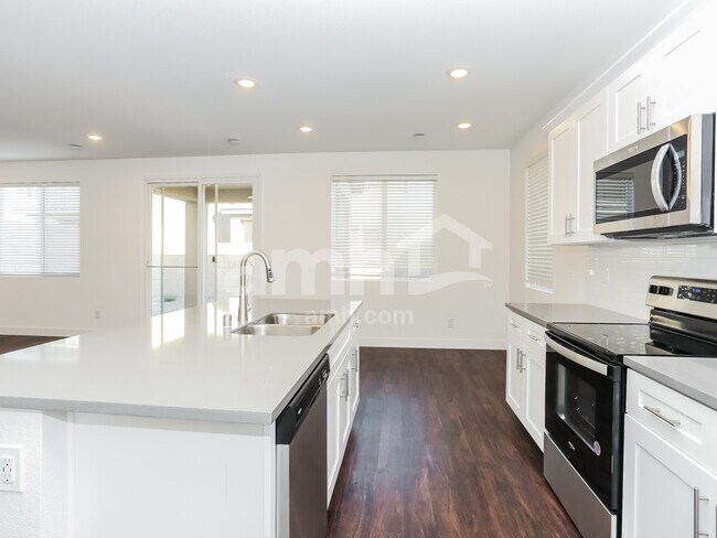 Foto del edificio - 8944 Tiger Tooth Ave