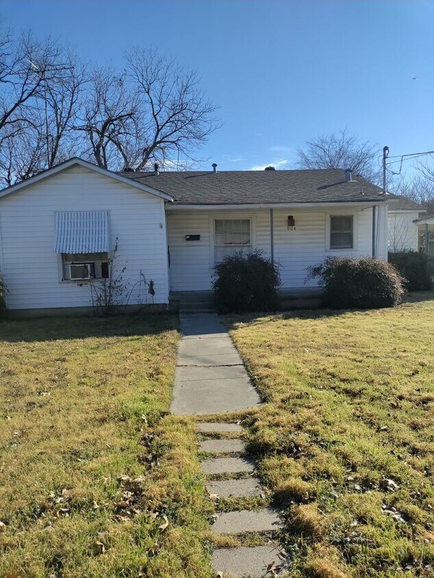 Primary Photo - 2 bed 1 bath House