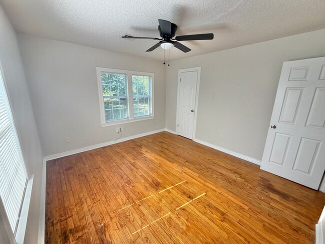 Photo - 4 Bedroom home!