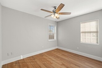 Building Photo - 915 Avenue E