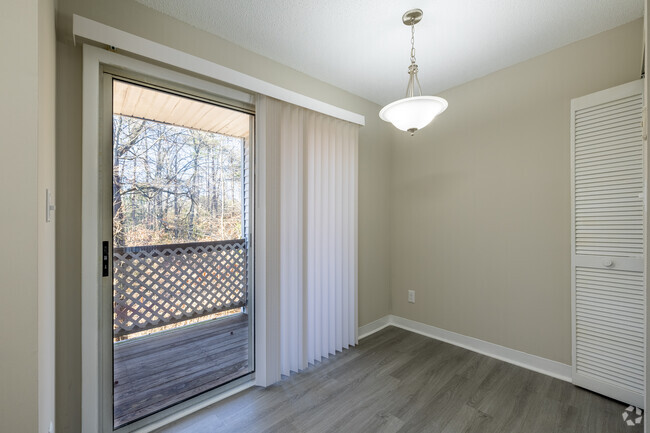 Dining Room - Lee's Landing