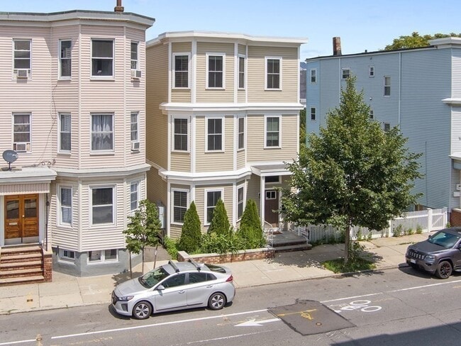 Building Photo - 282 Maverick St