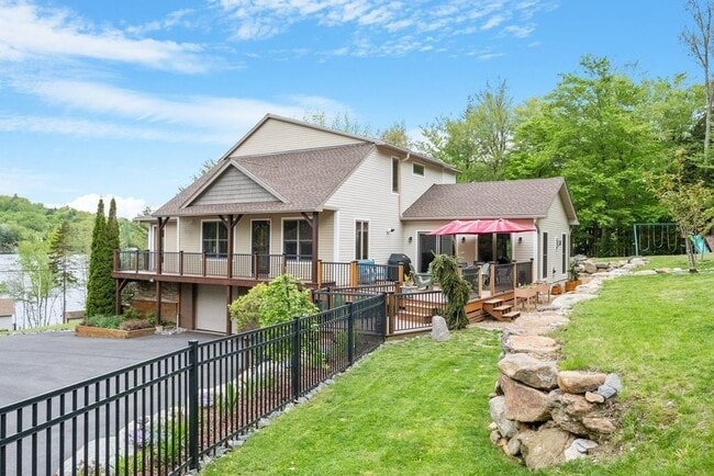 Foto del edificio - 588 Granite Lake Rd