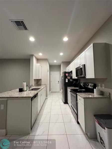 Building Photo - 1597 NW Cataluna Cir