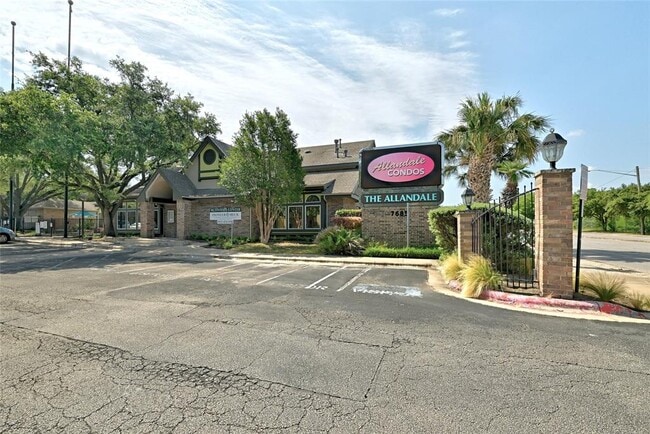 Foto del edificio - 7685 Northcross Dr